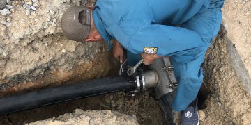 Công ty Cổ phần Nước sạch Quảng Ninh đầu tư thay thế các tuyến ống gang, thép đã xuống cấp tại các tuyến phố nhánh cột 3, 5, 8 phường Hồng Hải, Hồng Hà, Thành phố Hạ Long.