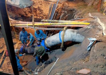 Hoàn thành khắc phục sự cố Thay thế tuyến ống D560 từ siêu thị Go (Big C) đến đầu phố Núi Hạm, TP Hạ Long.